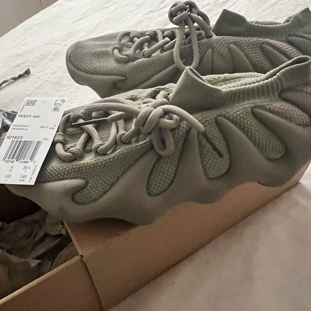 Yeezy 450 boy size 6.5